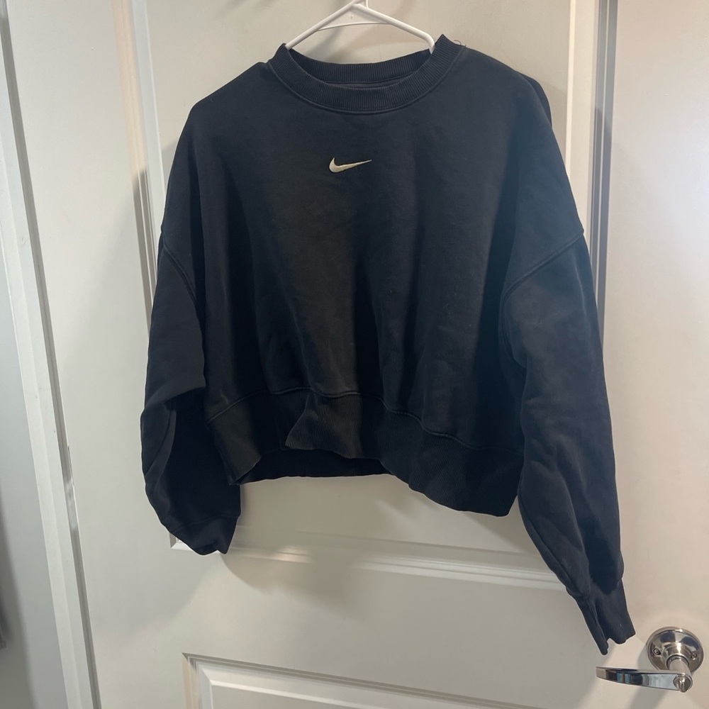Nike Women's Black Cropped Sweatshirt